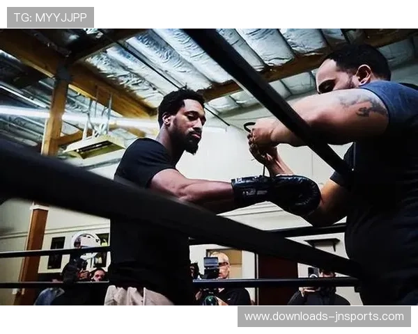 贝纳维德兹臂展与风格优势，被视作对抗亚德的关键因素